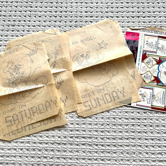 Vintage pair of Cross-stitch patterns uncut & ready to use or frame - Picture 8 of 9